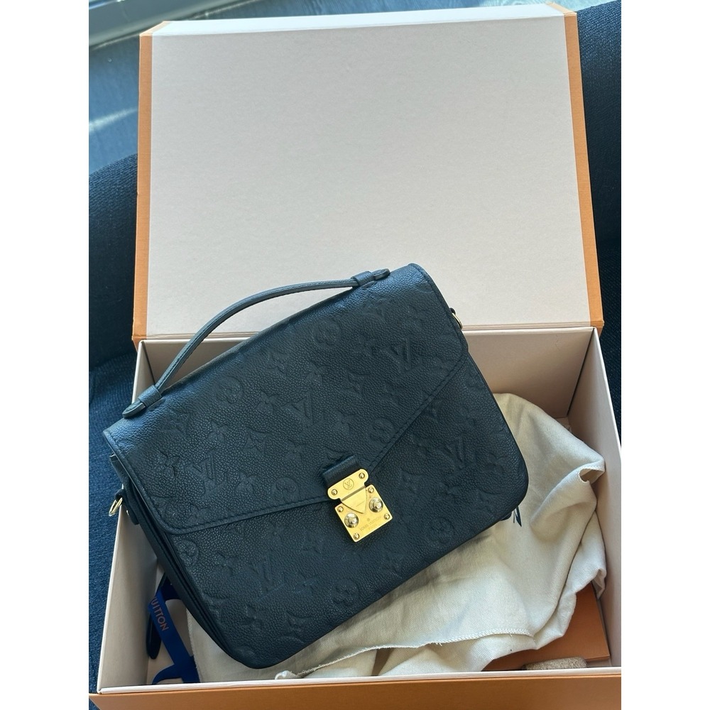 Louis Vuitton Pochette Métis Leather Top Handle Bag for Women - Black